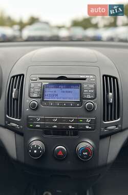 Хэтчбек Hyundai i30 2009 в 
