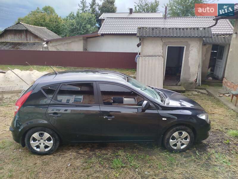 Хэтчбек Hyundai i30 2009 в Кицмани