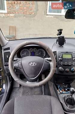 Хетчбек Hyundai i30 2009 в 