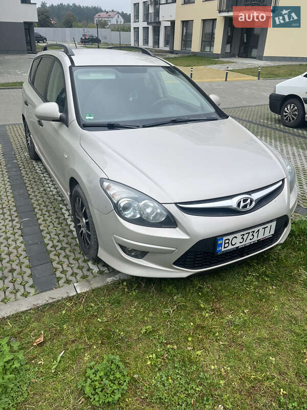 Универсал Hyundai i30 2011 в Львове