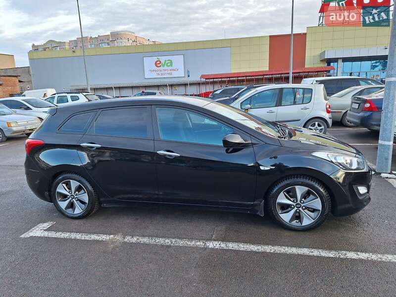 Универсал Hyundai i30 2013 в Стрые