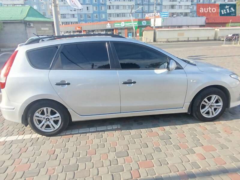 Универсал Hyundai i30 2012 в Днепре