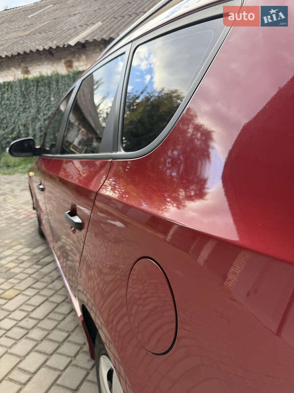 Универсал Hyundai i30 2011 в Кривом Роге