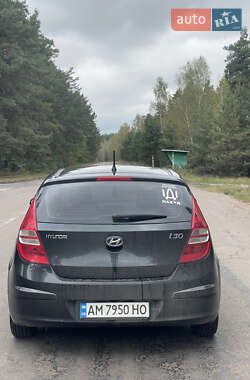 Хэтчбек Hyundai i30 2009 в 