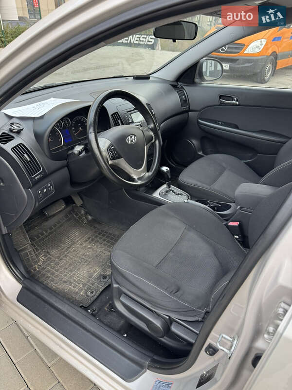 Хэтчбек Hyundai i30 2008 в Киеве