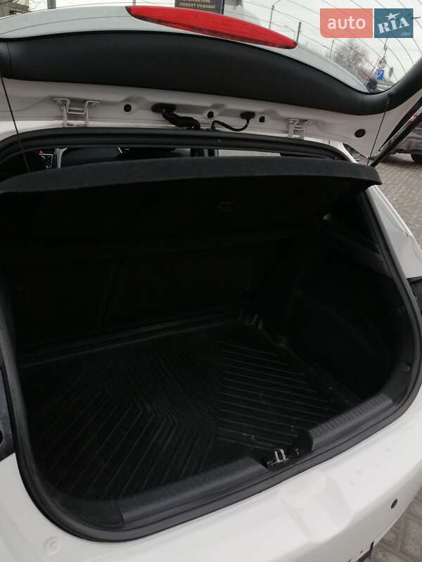 Хэтчбек Hyundai i30 2013 в Ровно
