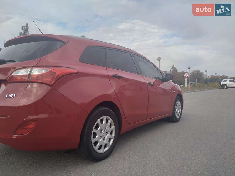Універсал Hyundai i30 2013 в Дніпрі