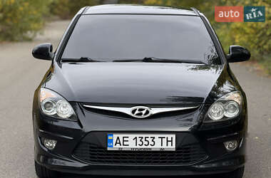 Хэтчбек Hyundai i30 2011 в 