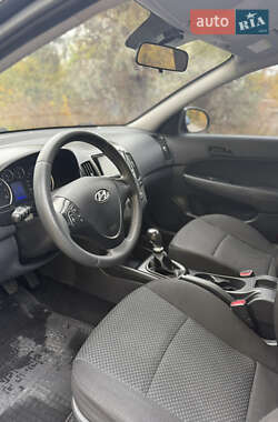 Хэтчбек Hyundai i30 2011 в 