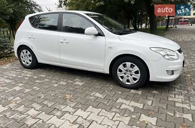 Хэтчбек Hyundai i30 2009 в 