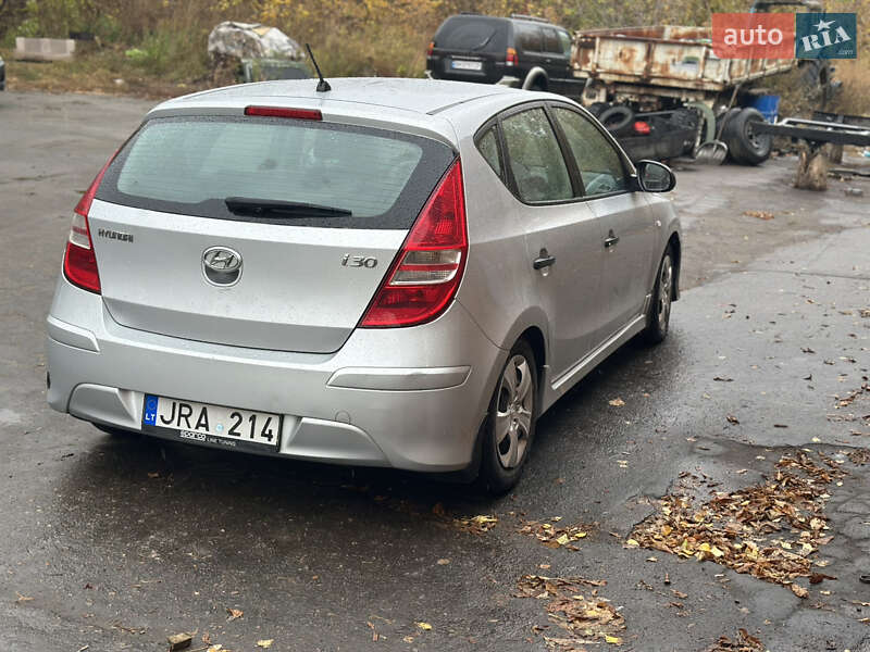 Хэтчбек Hyundai i30 2011 в Сумах