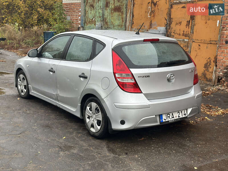 Хэтчбек Hyundai i30 2011 в Сумах