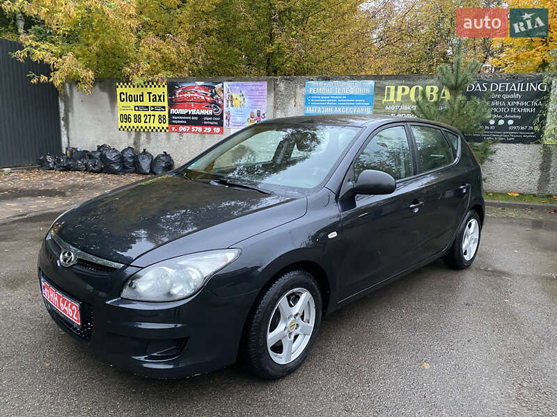 Хэтчбек Hyundai i30 2009 в 