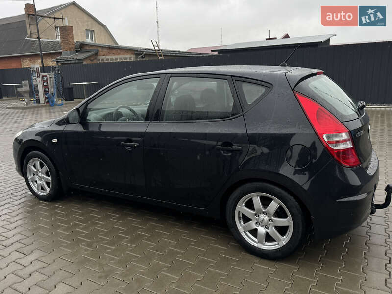 Хэтчбек Hyundai i30 2009 в Луцке