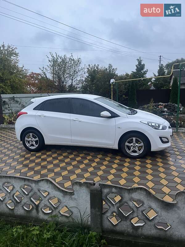 Хетчбек Hyundai i30 2013 в Полонному
