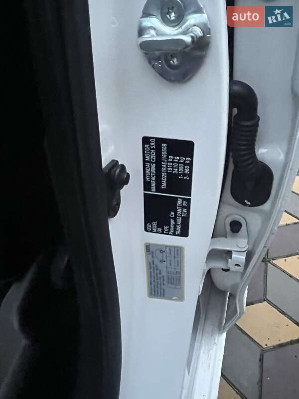 Хетчбек Hyundai i30 2013 в Полонному