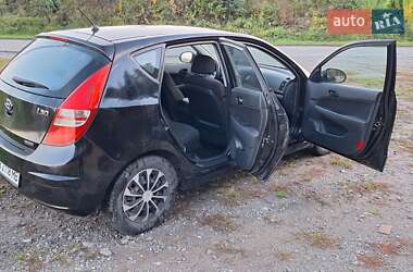 Хэтчбек Hyundai i30 2011 в 