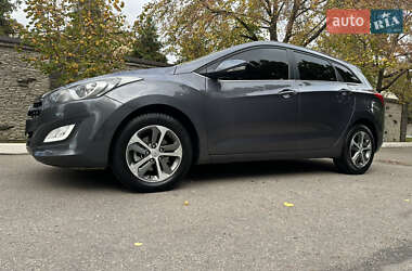 Универсал Hyundai i30 2015 в Днепре