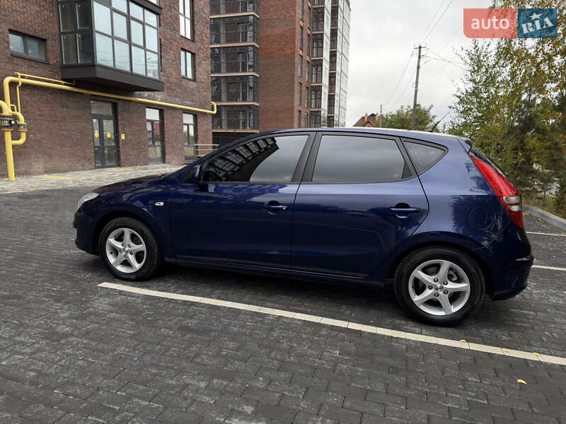 Хэтчбек Hyundai i30 2008 в Полтаве