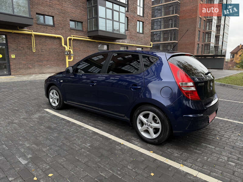 Хэтчбек Hyundai i30 2008 в Полтаве