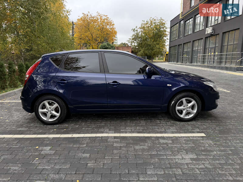 Хэтчбек Hyundai i30 2008 в Полтаве