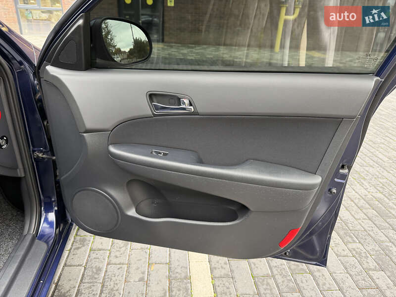 Хэтчбек Hyundai i30 2008 в Полтаве