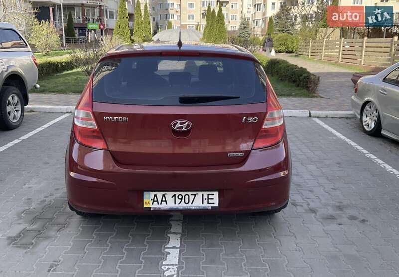 Хэтчбек Hyundai i30 2008 в Киеве