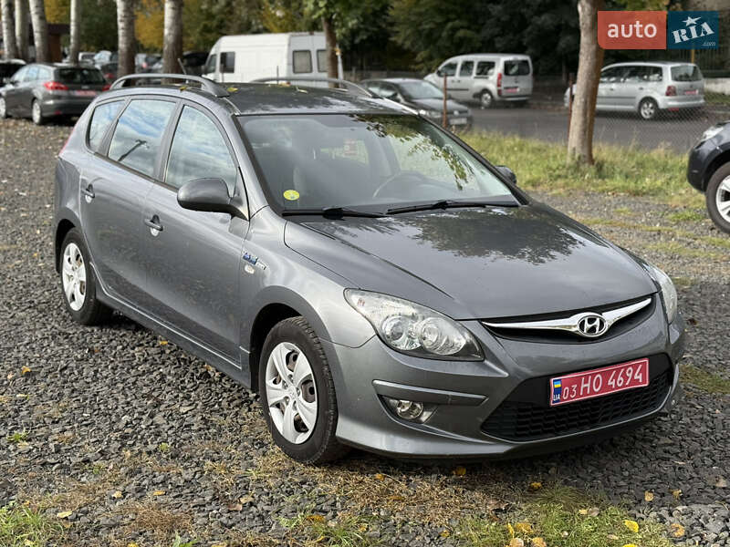 Универсал Hyundai i30 2010 в Луцке