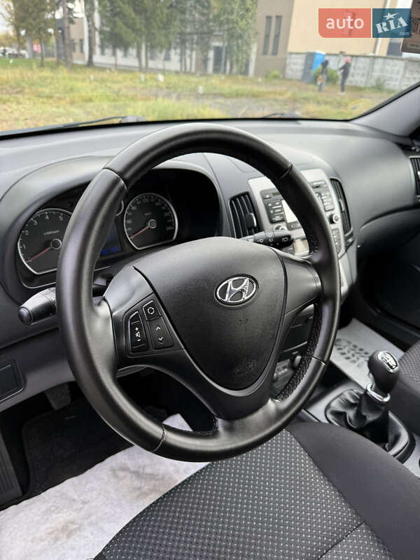 Универсал Hyundai i30 2010 в Луцке