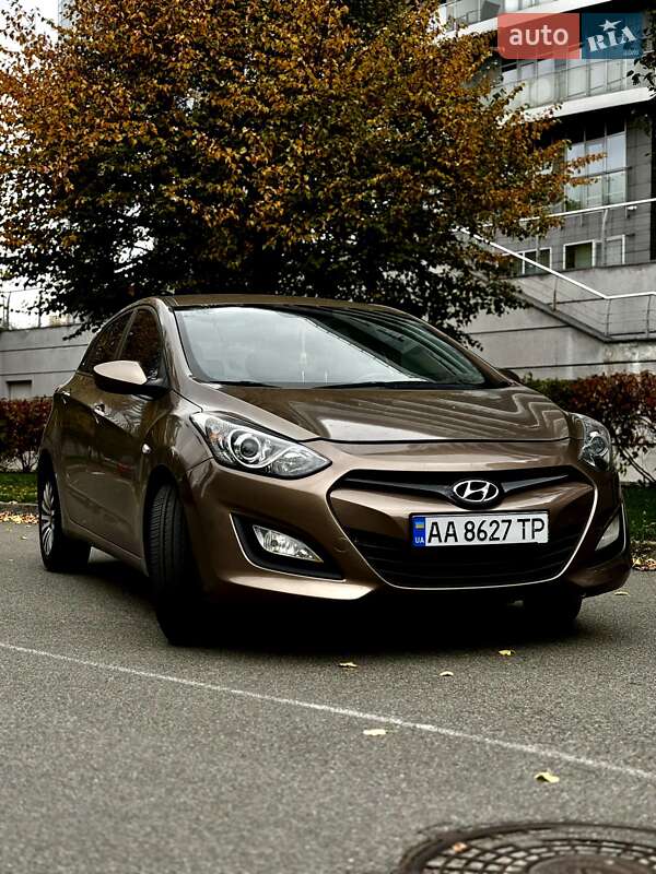 Хетчбек Hyundai i30 2012 в 