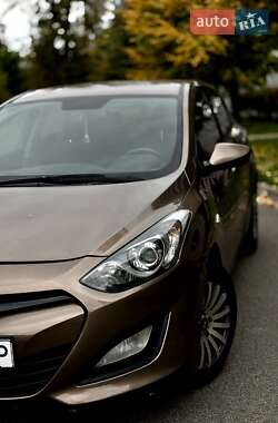 Хетчбек Hyundai i30 2012 в 