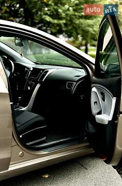 Хетчбек Hyundai i30 2012 в 