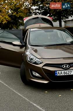 Хетчбек Hyundai i30 2012 в 