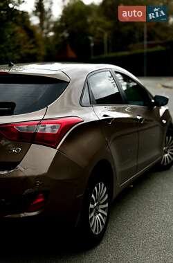 Хетчбек Hyundai i30 2012 в 