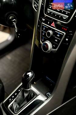 Хетчбек Hyundai i30 2012 в 