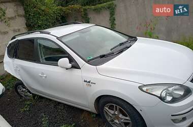 Универсал Hyundai i30 2010 в  фото 2 Универсал Hyundai i30 2010 в