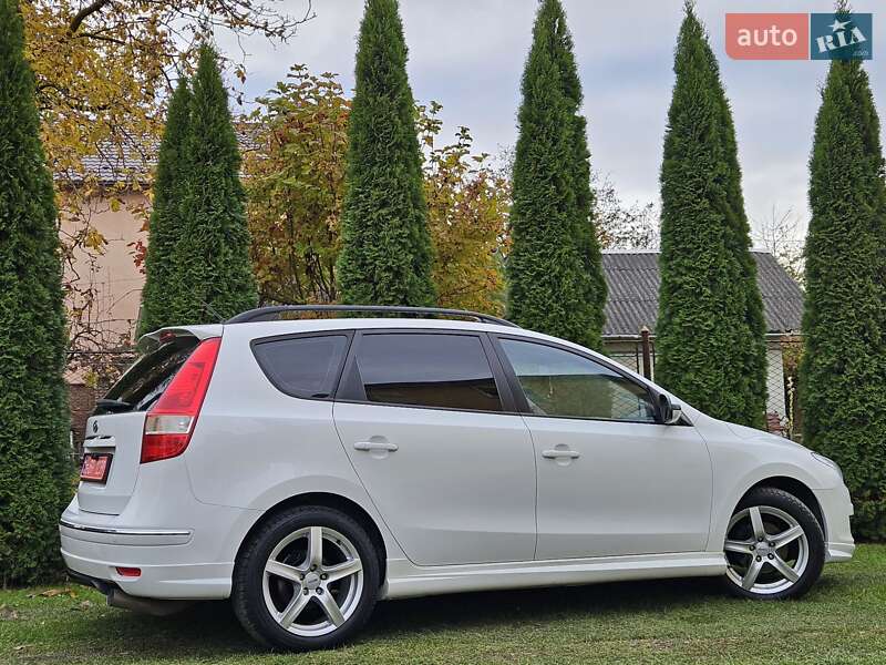 Универсал Hyundai i30 2009 в Бориславе