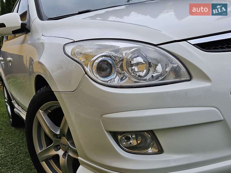 Универсал Hyundai i30 2009 в Бориславе