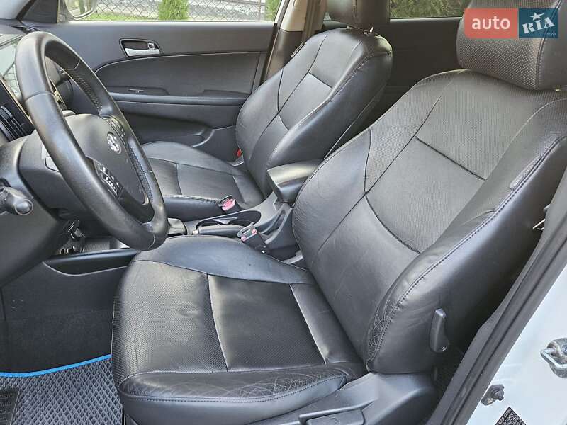 Универсал Hyundai i30 2009 в Бориславе