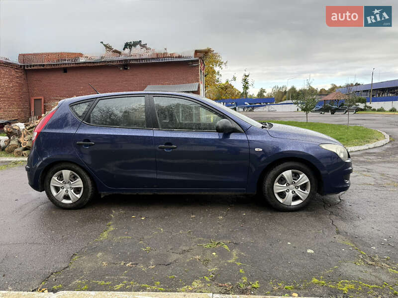 Хэтчбек Hyundai i30 2010 в Дубно фото 4 Хэтчбек Hyundai i30 2010 в Дубно
