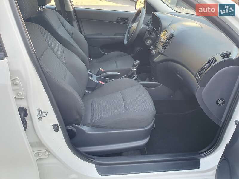 Хетчбек Hyundai i30 2011 в Рівному фото 16 Хетчбек Hyundai i30 2011 в Рівному