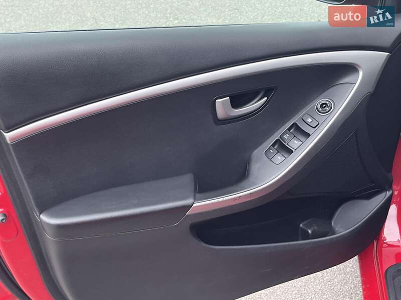 Хэтчбек Hyundai i30 2013 в Киеве фото 12 Хэтчбек Hyundai i30 2013 в Киеве