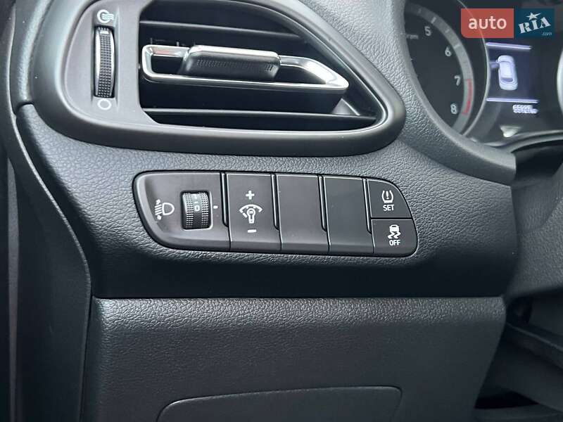 Универсал Hyundai i30 2020 в Киеве фото 16 Универсал Hyundai i30 2020 в Киеве