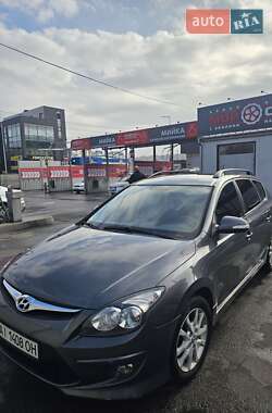 Універсал Hyundai i30 2010 в  фото 12 Універсал Hyundai i30 2010 в