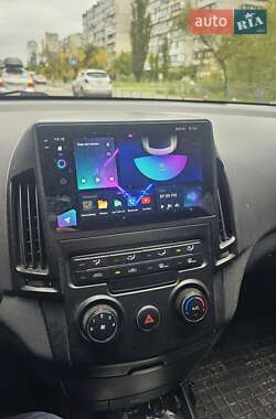 Універсал Hyundai i30 2010 в  фото 14 Універсал Hyundai i30 2010 в
