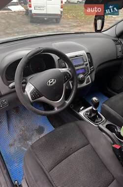 Універсал Hyundai i30 2010 в  фото 9 Універсал Hyundai i30 2010 в
