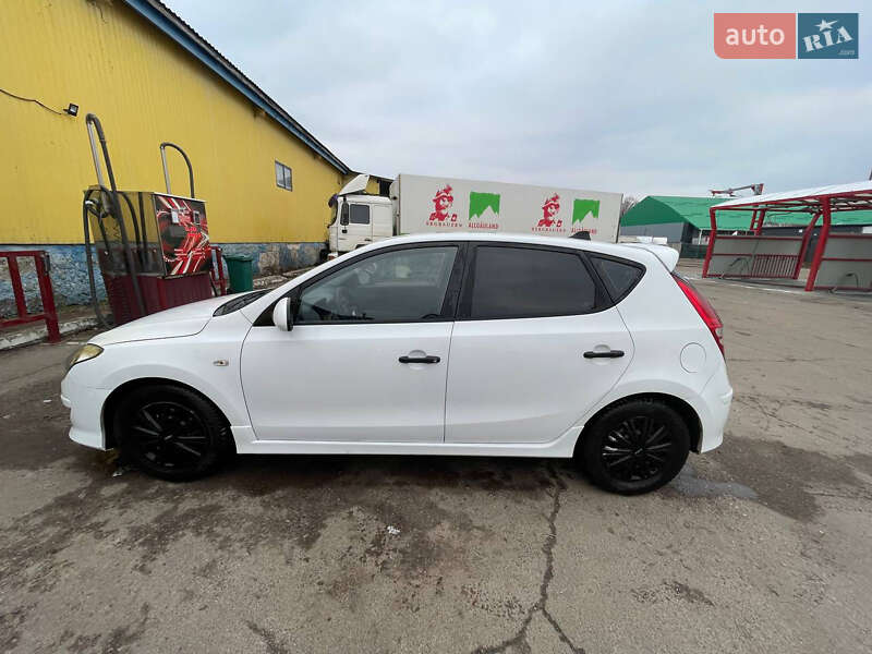Хетчбек Hyundai i30 2010 в Чернігові фото 4 Хетчбек Hyundai i30 2010 в Чернігові