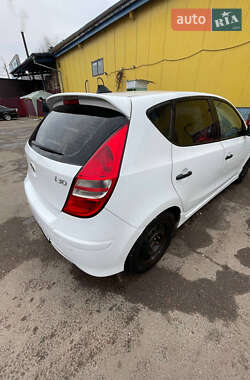Хэтчбек Hyundai i30 2010 в 