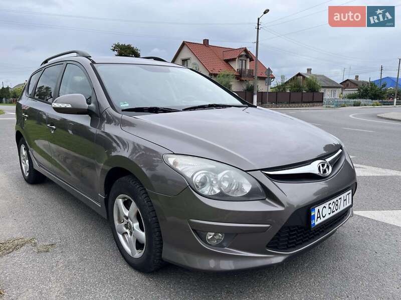 Універсал Hyundai i30 2011 в  фото Універсал Hyundai i30 2011 в