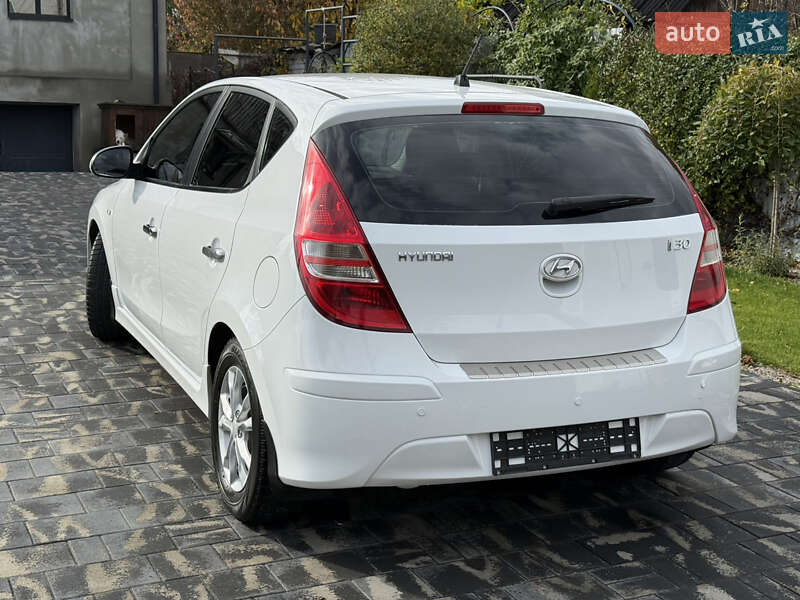 Хетчбек Hyundai i30 2010 в Дніпрі